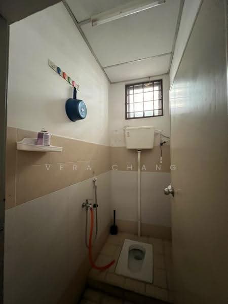 Kedai untuk Disewa di Taman Molek (Johor Bahru) - Vera Chang - Bathroom - PropertyGuru.com.my