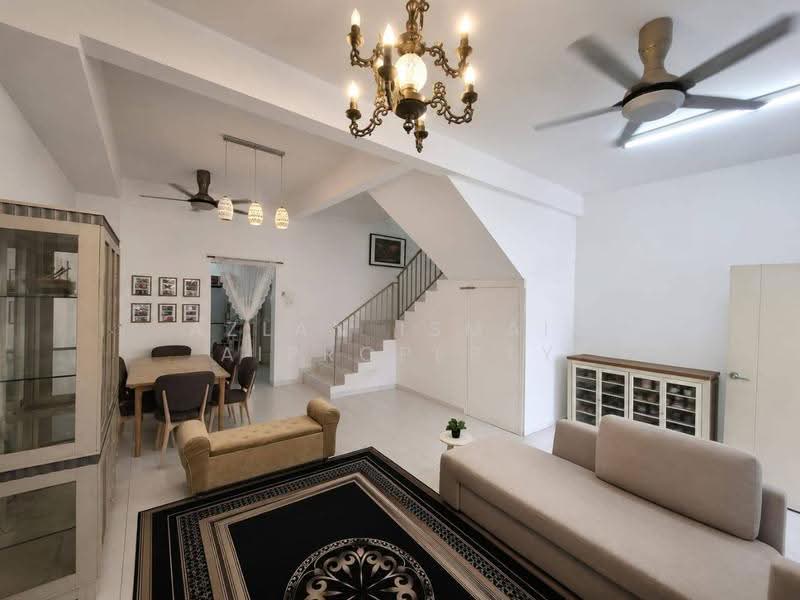 2-storey Terraced House for Sale in Taman Pulai Mutiara (Iskandar Puteri (Nusajaya)) - Azlan Ismail aiproperty - Living Room - PropertyGuru.com.my