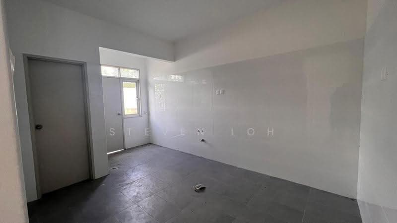 Rumah Teres 2-Tingkat untuk Dijual di Indahpura Iris Park (Kulai) - Steven Loh - Kitchen - PropertyGuru.com.my