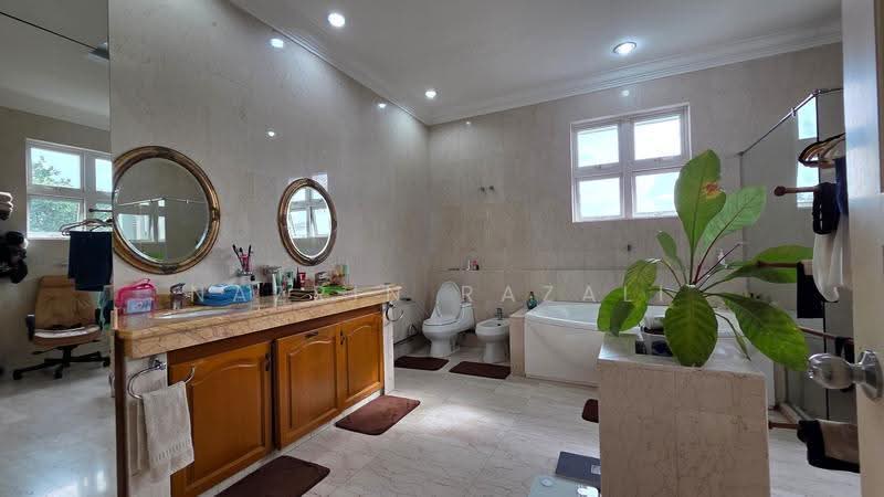 Bungalow House untuk Dijual di Damansara Heights (Kuala Lumpur) - Nazrin Razali - Bathroom - PropertyGuru.com.my