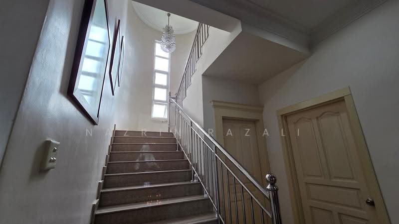 Bungalow House untuk Dijual di Damansara Heights (Kuala Lumpur) - Nazrin Razali - Stair Case - PropertyGuru.com.my