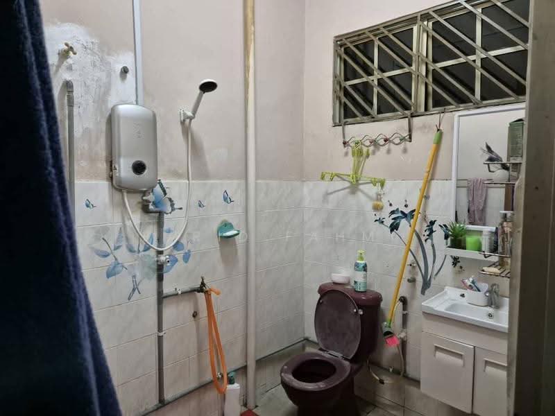 Rumah Teres 2-Tingkat untuk Dijual di Taman Shah Bandar (Klang) - Farid Fahmi - Bathroom - PropertyGuru.com.my