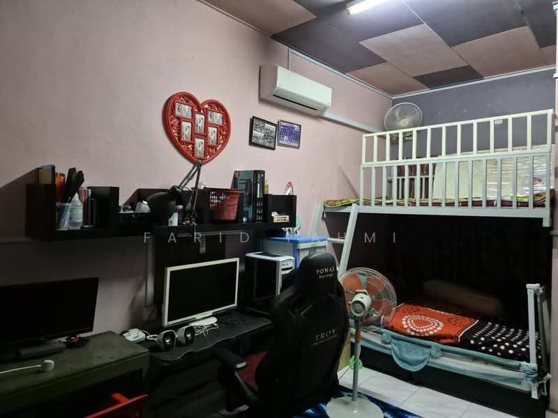 Rumah Teres 2-Tingkat untuk Dijual di Taman Shah Bandar (Klang) - Farid Fahmi - Bedroom - PropertyGuru.com.my