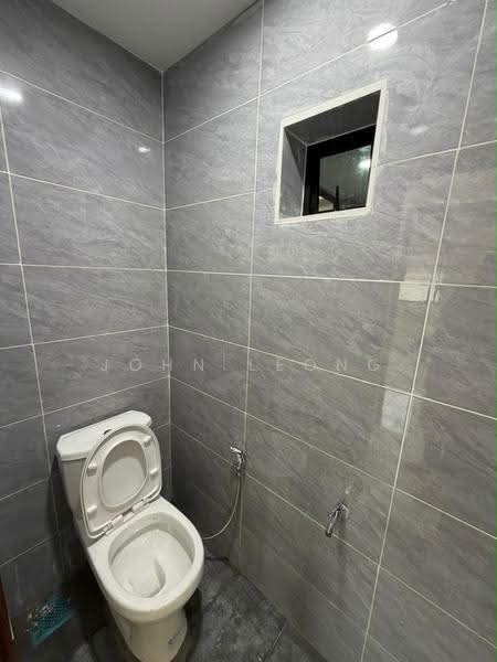 Rumah Flat untuk Dijual di Setia Indah Flat - John Leong - Bathroom - PropertyGuru.com.my