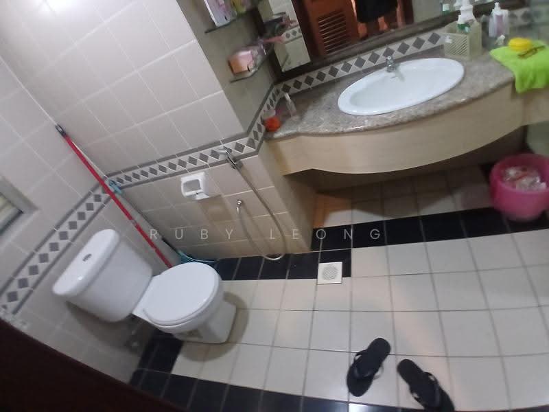 Kondominium untuk Dijual di Riana Green Condominium - Ruby Leong - Bathroom - PropertyGuru.com.my