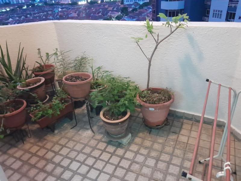 Kediaman Servis untuk Dijual di Indera Subang - Zen Lai - Balcony - PropertyGuru.com.my