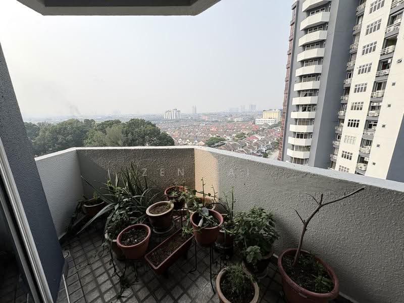 Kediaman Servis untuk Dijual di Indera Subang - Zen Lai - Balcony - PropertyGuru.com.my