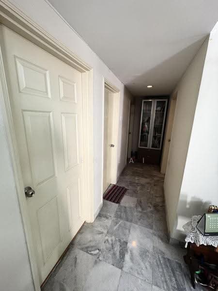 Kediaman Servis untuk Dijual di Indera Subang - Zen Lai - Corridor - PropertyGuru.com.my