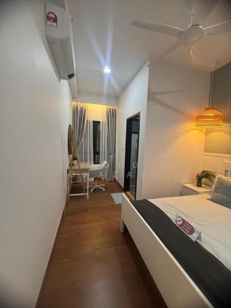 Kediaman Servis untuk Dijual di Linkar 52 Seksyen 14, Shah Alam - Mohd Ghazali - Bedroom - PropertyGuru.com.my