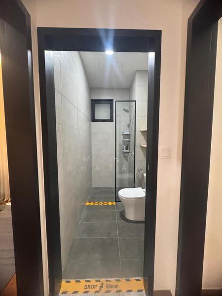 Kediaman Servis untuk Dijual di Linkar 52 Seksyen 14, Shah Alam - Mohd Ghazali - Bathroom - PropertyGuru.com.my