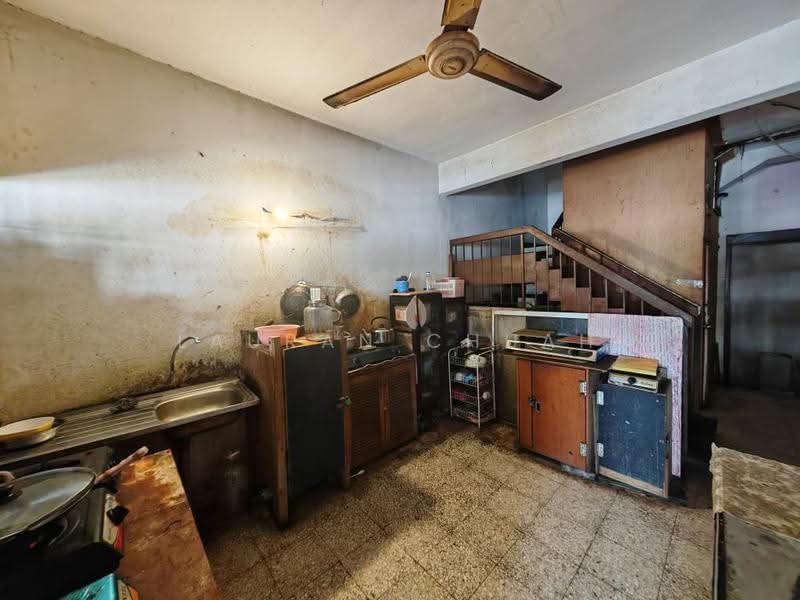 2-storey Terraced House for Sale in Damansara Jaya (Petaling Jaya) - Lauran Chuah - Kitchen - PropertyGuru.com.my