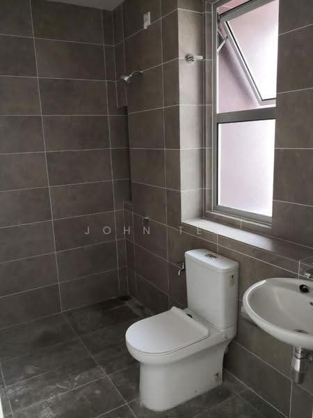 Rumah Teres 2-Tingkat untuk Disewa di Bandar Rimbayu (Telok Panglima Garang) - John Tee - Bathroom - PropertyGuru.com.my