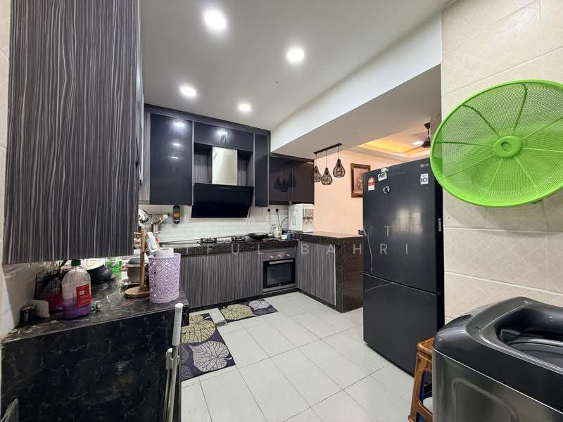 Terraced House for Sale in Kajang (Selangor) - Mohd Aizat Saiful Bahri - Kitchen - PropertyGuru.com.my