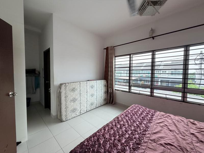 Terraced House for Sale in Kajang (Selangor) - Mohd Aizat Saiful Bahri - Bedroom - PropertyGuru.com.my