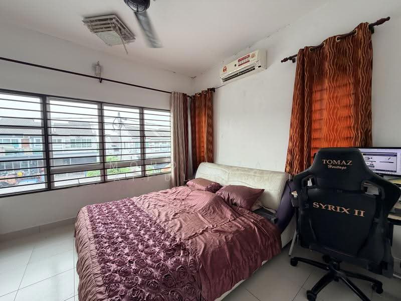 Terraced House for Sale in Kajang (Selangor) - Mohd Aizat Saiful Bahri - Bedroom - PropertyGuru.com.my