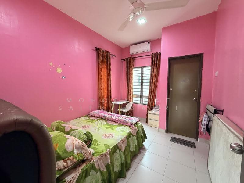 Terraced House for Sale in Kajang (Selangor) - Mohd Aizat Saiful Bahri - Bedroom - PropertyGuru.com.my