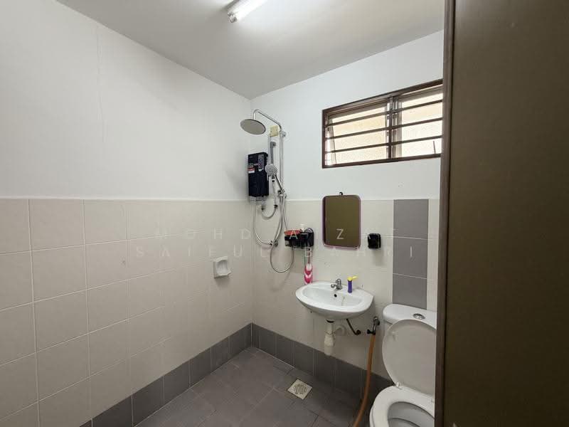 Terraced House for Sale in Kajang (Selangor) - Mohd Aizat Saiful Bahri - Bathroom - PropertyGuru.com.my