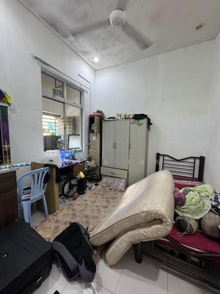 1-storey Terraced House for Sale in Taman Bestari Indah (Ulu Tiram) - Tycia Law - Bedroom - PropertyGuru.com.my