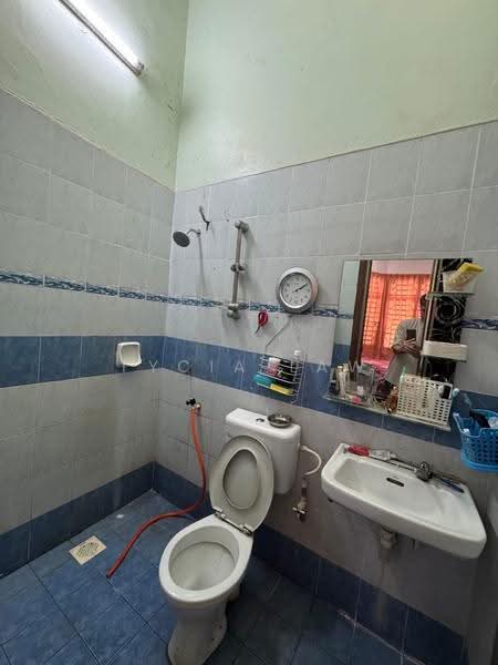1-storey Terraced House for Sale in Taman Bestari Indah (Ulu Tiram) - Tycia Law - Bathroom - PropertyGuru.com.my