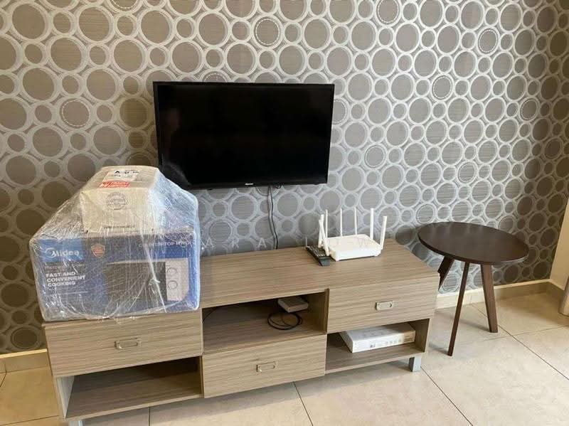 Kediaman Servis untuk Dijual di Petalz Residences - Sara Low - Living Room - PropertyGuru.com.my