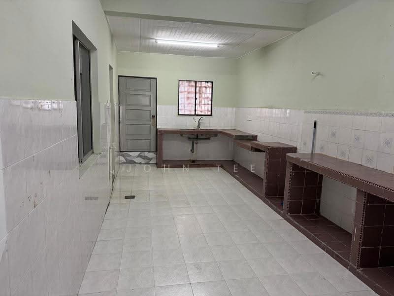 Terraced House for Rent in Taman Bayu Perdana (Klang) - John Tee - Kitchen - PropertyGuru.com.my