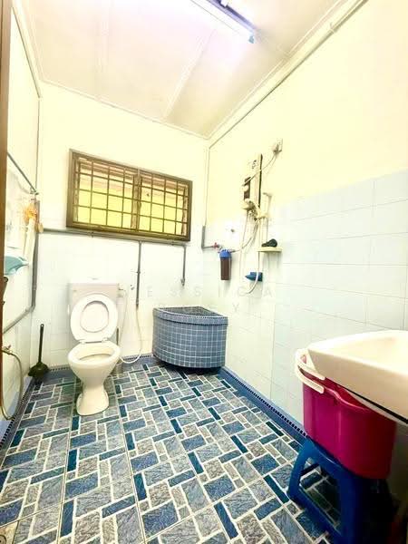 Terraced House for Sale in Taman Damai Jaya (Skudai) - Jessica Boey - Bathroom - PropertyGuru.com.my