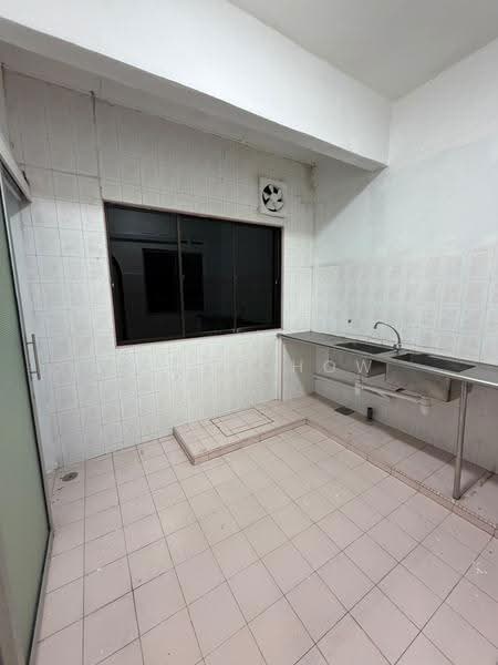 Rumah Teres 1-Tingkat untuk Dijual di Taman Kempas Indah (Tebrau) - Zack Chow - Kitchen - PropertyGuru.com.my