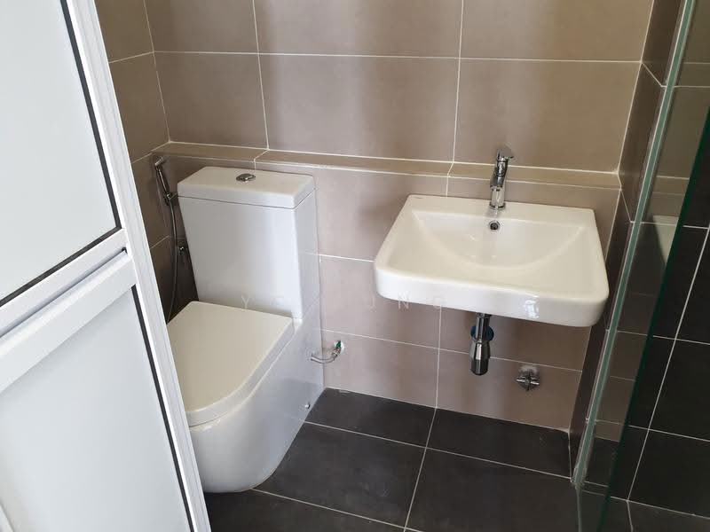 Service Residence for Rent at D'Pristine - YC Fung - Bathroom - PropertyGuru.com.my