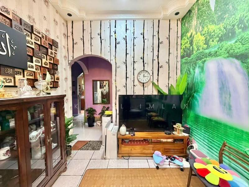 Rumah Teres 1-Tingkat untuk Dijual di Taman Kempas Indah (Tebrau) - Fakhrul Imlan - Living Room - PropertyGuru.com.my