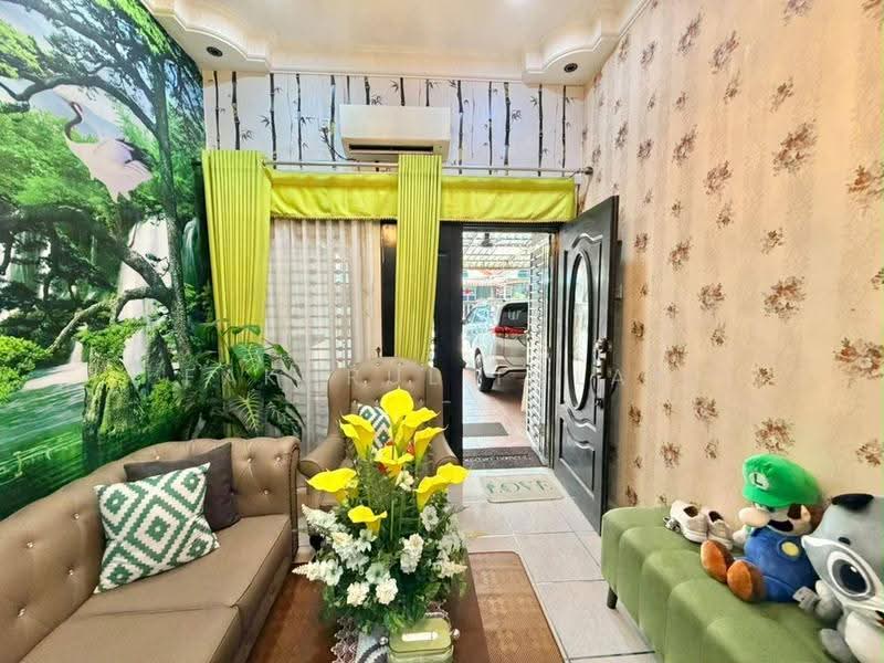 Rumah Teres 1-Tingkat untuk Dijual di Taman Kempas Indah (Tebrau) - Fakhrul Imlan - Living Room - PropertyGuru.com.my