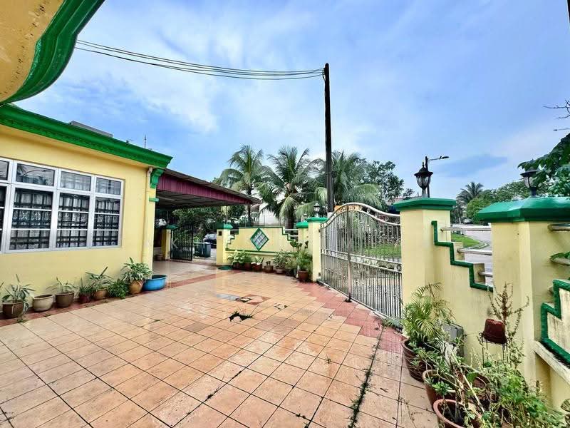 Rumah Teres 2-Tingkat untuk Dijual di Taman Bukit Tiram (Ulu Tiram) - Fakhrul Imlan - Exterior - PropertyGuru.com.my