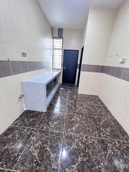 Rumah Berkembar untuk Dijual di Taman Bestari Indah (Ulu Tiram) - Firdaus Dauz - Kitchen - PropertyGuru.com.my