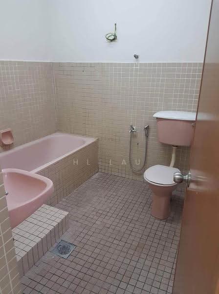 Rumah Teres 2-Tingkat untuk Disewa di Subang Jaya (Selangor) - HL Lau - Bathroom - PropertyGuru.com.my