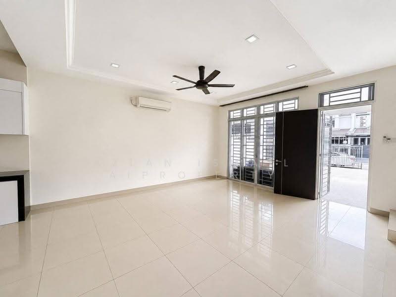 Rumah Teres 2-Tingkat untuk Dijual di Kangkar Pulai (Skudai) - Azlan Ismail aiproperty - Living Room - PropertyGuru.com.my