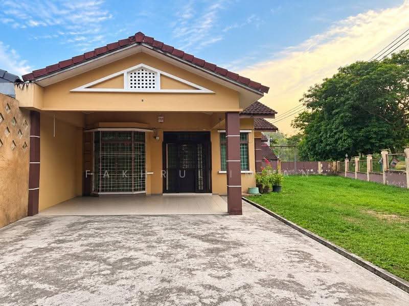 1-storey Terraced House for Sale in Taman Puteri Wangsa (Ulu Tiram) - Fakhrul Imlan - Exterior - PropertyGuru.com.my