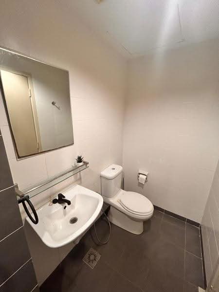 Kondominium untuk Dijual di Residence 8 - Daphne Lim - Bathroom - PropertyGuru.com.my