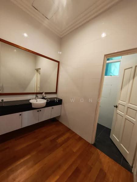 Bungalow House untuk Disewa di Leisure Farm (Gelang Patah) - Ikon Wong - Bathroom - PropertyGuru.com.my