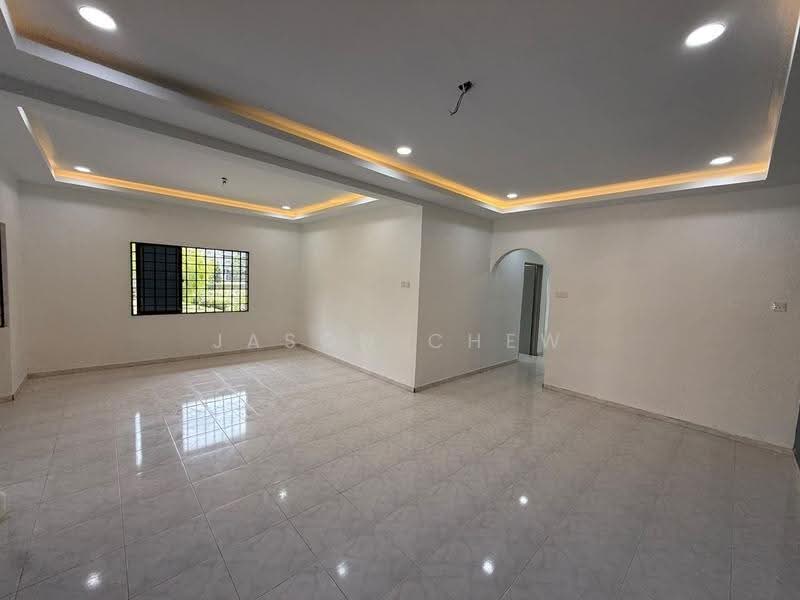 Rumah Teres 1-Tingkat untuk Dijual di Taman Kulai Besar (Kulai) - Jason Chew - Living Room - PropertyGuru.com.my