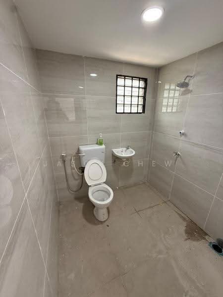 Rumah Teres 1-Tingkat untuk Dijual di Taman Kulai Besar (Kulai) - Jason Chew - Bathroom - PropertyGuru.com.my