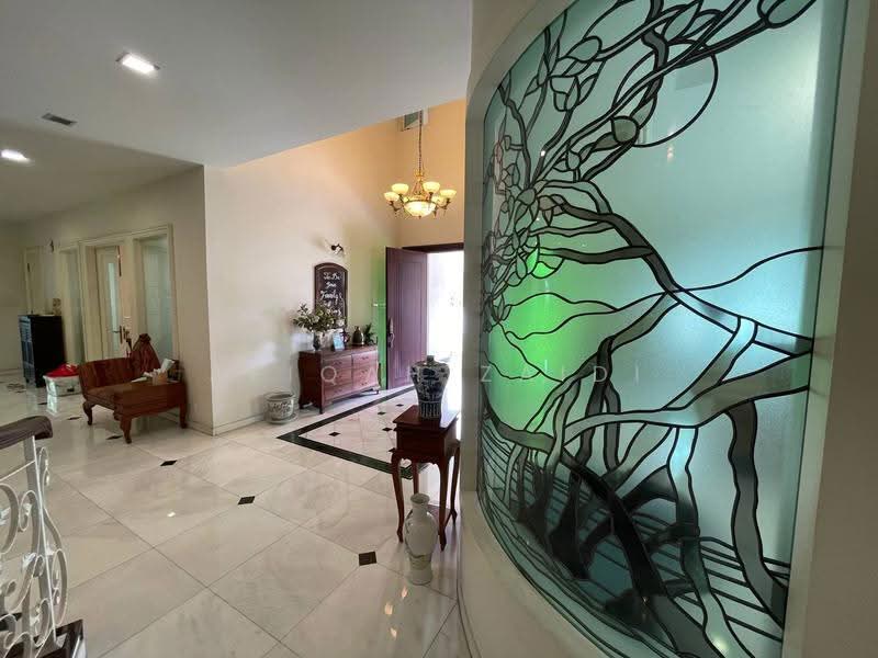 Bungalow House for Sale in SS19 (Subang Jaya) - Afiqah zaidi - Entrance - PropertyGuru.com.my