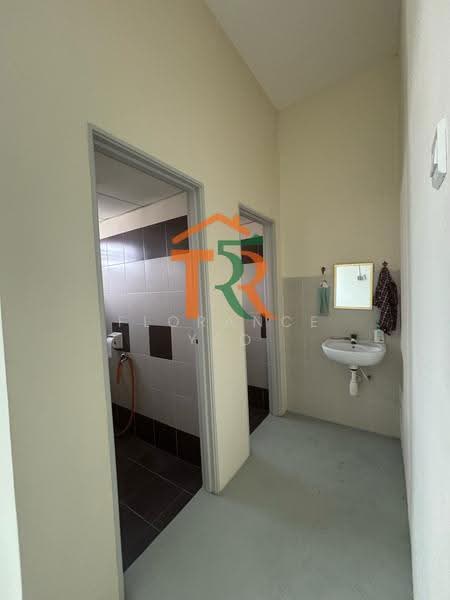 Shop for Sale in Bandar Muar (Muar) - Florance Yeo - Bathroom - PropertyGuru.com.my