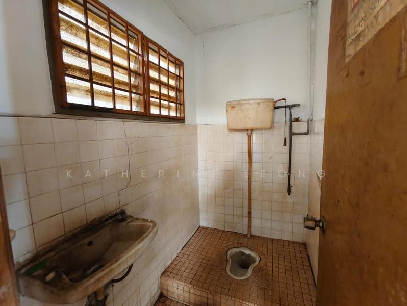 Warehouse for Rent in Rawang (Selangor) - Katherine Leong - Bathroom - PropertyGuru.com.my