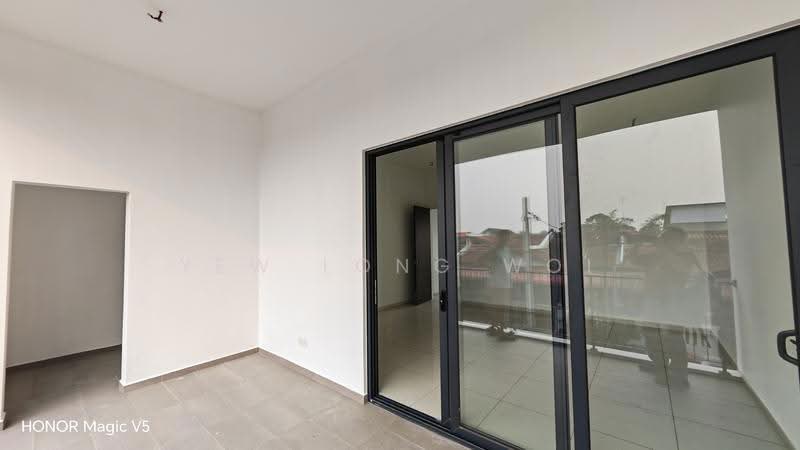 Semi-Detached House for Sale in Bandar Seri Coalfields (Sungai Buloh) - Yew Long Woi - Balcony - PropertyGuru.com.my