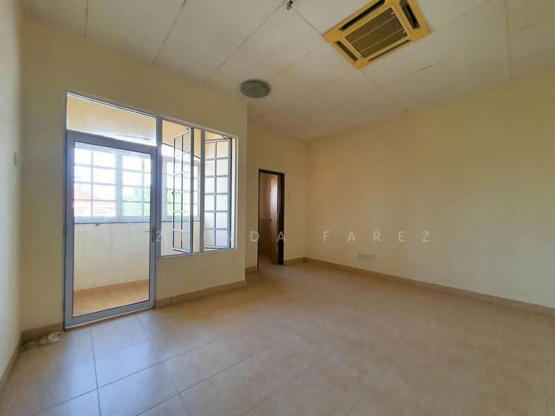 Cluster House for Sale in D'Kayangan (Shah Alam) - Fazlinda Farez - Master Bedroom - PropertyGuru.com.my