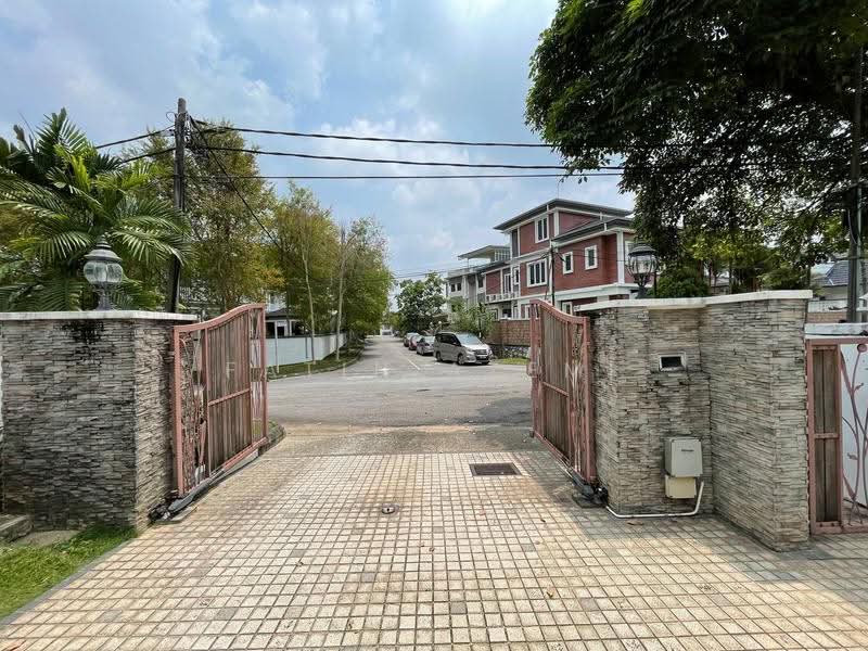 Bungalow House for Sale in SS19 (Subang Jaya) - Fatin Azemi - Exterior - PropertyGuru.com.my