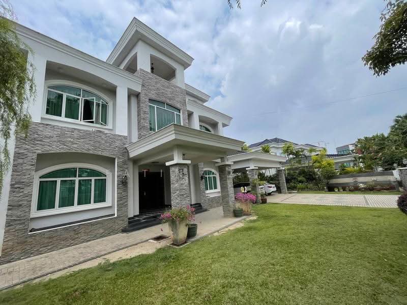 Bungalow House for Sale in SS19 (Subang Jaya) - Fatin Azemi - Exterior - PropertyGuru.com.my