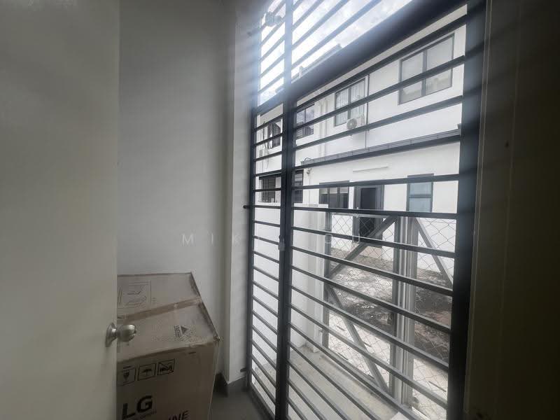 Rumah Teres 2-Tingkat untuk Dijual di Bandar Rimbayu (Telok Panglima Garang) - Miki You - Balcony - PropertyGuru.com.my