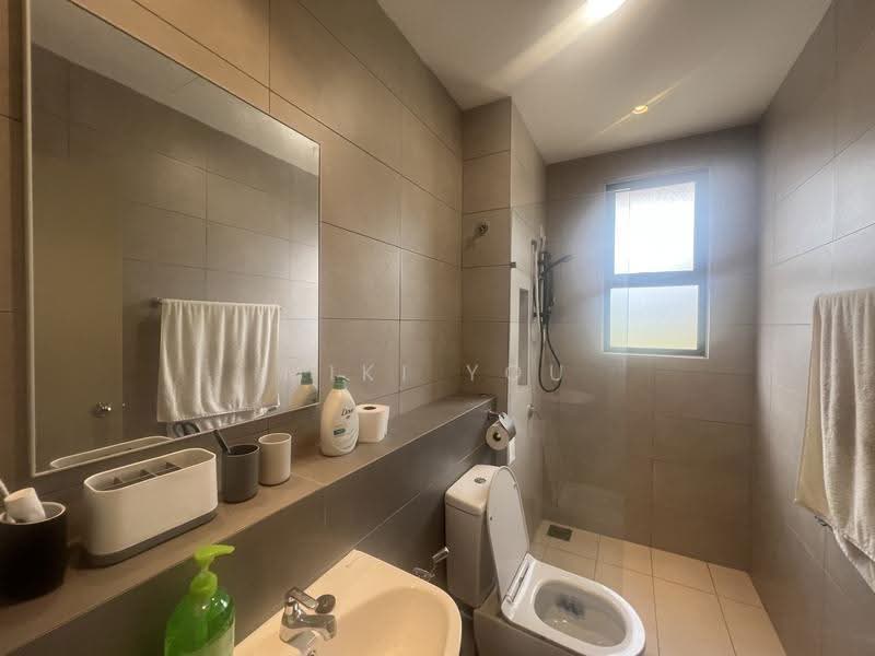 Rumah Teres 2-Tingkat untuk Dijual di Bandar Rimbayu (Telok Panglima Garang) - Miki You - Bathroom - PropertyGuru.com.my