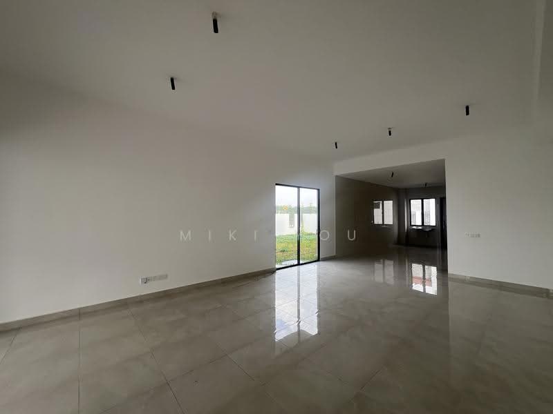 Rumah Teres 2-Tingkat untuk Dijual di Bandar Rimbayu (Telok Panglima Garang) - Miki You - Living Room - PropertyGuru.com.my