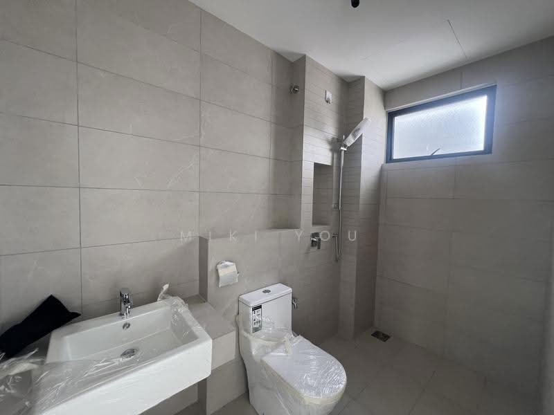 Rumah Teres 2-Tingkat untuk Dijual di Bandar Rimbayu (Telok Panglima Garang) - Miki You - Bathroom - PropertyGuru.com.my